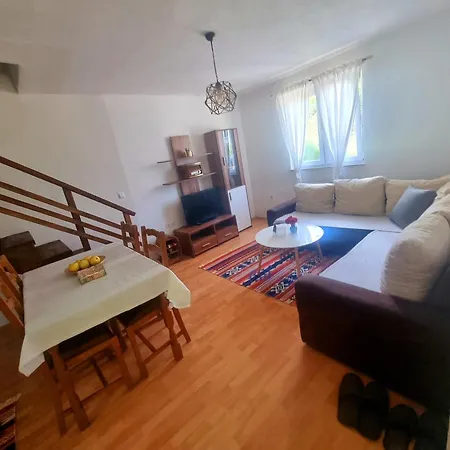 Ferienhaus Vikendica Uma *